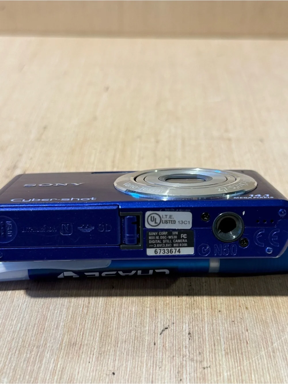Sony Cyber-shot 14.1 MP Digital Camera BROKEN SCREEN Turns On Read Description!